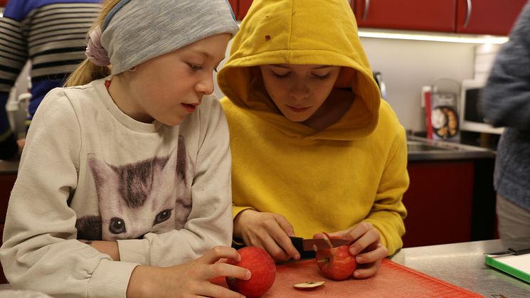 Norges Bygdekvinnelag har i flere år engasjert seg for innføring av et gratis skolemåltid. Her fra Tradisjonsmatskolen som Byneset Bygdekvinnelag står bak. (Foto: Toril Langmo Skjetne)