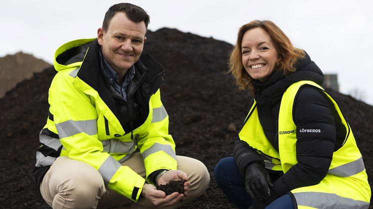 Mattias Persson, produktchef på Econova, och Annika Djurberg, kommersiell projektledare på Löfbergs.