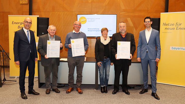 Mit dem Bürgerenergiepreis Unterfranken zeichnet das Bayernwerk Menschen aus, die die Themen Energieeffizienz, Ökologie und Nachhaltigkeit im Alltag leben und mit Engagement vorantreiben. 