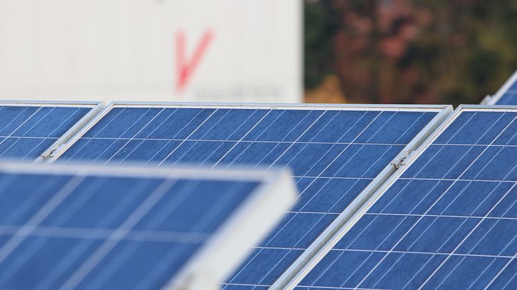 Photovoltaik-Anlage auf einem Dach der Universität Vechta