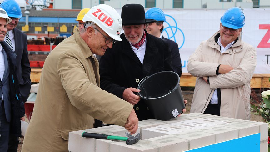 Stephan Keinath (Manager Technical/ZÜBLIN Subdivision Stuttgart) took part in the laying of the foundation stone as a representative of ZÜBLIN. (Copyright: thyssenkrupp Marine Systems GmbH)