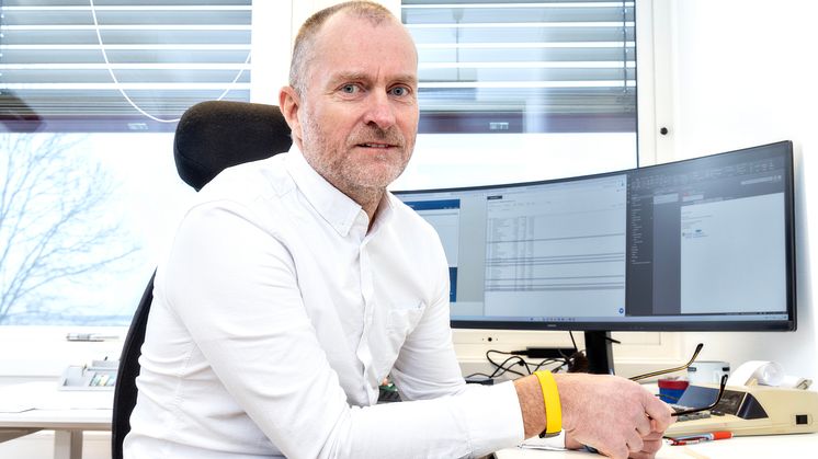 Arild Nielsen (58) solgte ØkonomiAssistanse sist høst. Nå er han på plass som ny regnskapssjef i Eidos. (Foto: Jørn Grønlund)
