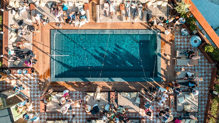Pool och solsängar för både hotellgäster och externa gäster. Bild: Markus Esselmark