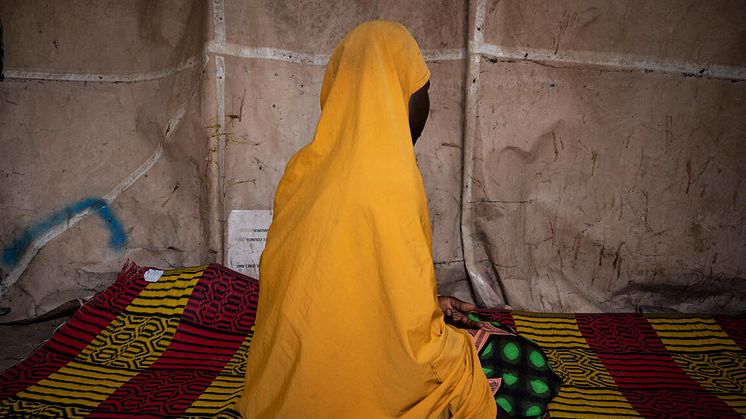 Miriam, 16 år i Nigeria, giftes bort mot sin vilja. I dag har hon lämnat sin man och med hjälp av Rädda Barnen kunnat återvända till skolbänken. 