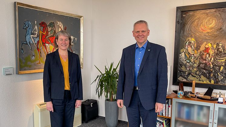 Wissenschaftsminister Björn Thümler ernennt Verena Pietzner zur neuen Präsidentin der Universität Vechta