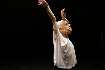Vibeke Tandberg: Old Man Dancing. Foto: Henriette Berg-Thomassen. Med tillatelse fra Vibeke Tandberg og OSL contemporary