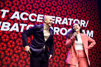 Cecilia Biisgard and Gustav Dalén. Sting, on stage at Global Startup Awards 2021
