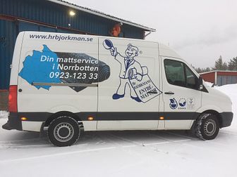 Bil:  Kunder från Haparanda till Piteå servas regelbundet med rena entrémattor.
