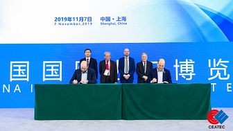 Mr. FU Qiang, President and Co-founder of AIWAYS and Anders Korsgaard, CEO and Co-founder of Blue World Technologies signing the strategic cooperation agreement
