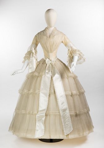Brudklänning, British så in i Norden, Nordiska museet