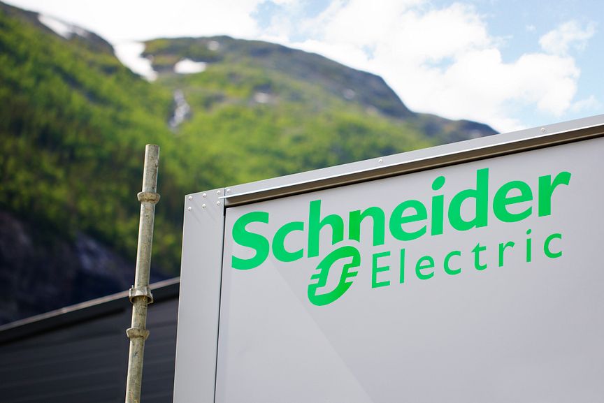 Schneider Electric har sammen med Green Mountain bygd datasenter på Rjukan på rekordtid. Fotograf: Ina Wesenberg