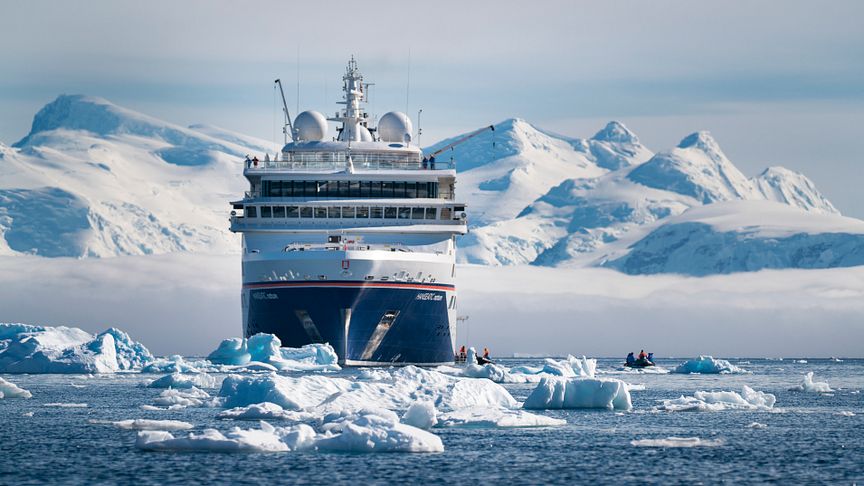 HANSEATIC_nature_in_der_Antarktis_-_Fotocredit_Hapag-Lloyd_Cruises_Denger__6_