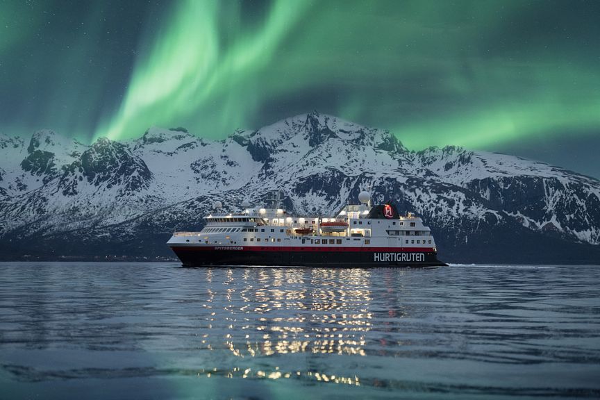 norwegian coastal cruises northern lights
