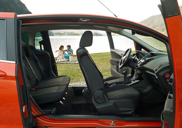 Nye Ford B-MAX har midtstolpen integrert i dørene og får med det en døråpning som er 150 cm bred.