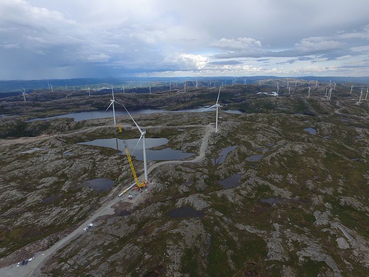 Montering av siste turbin i Storheia vindpark, bilde 2
