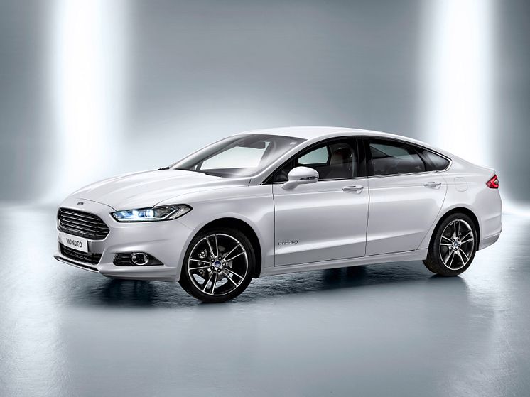 Nye Ford Mondeo i  bensin-elektrisk hybridversjon