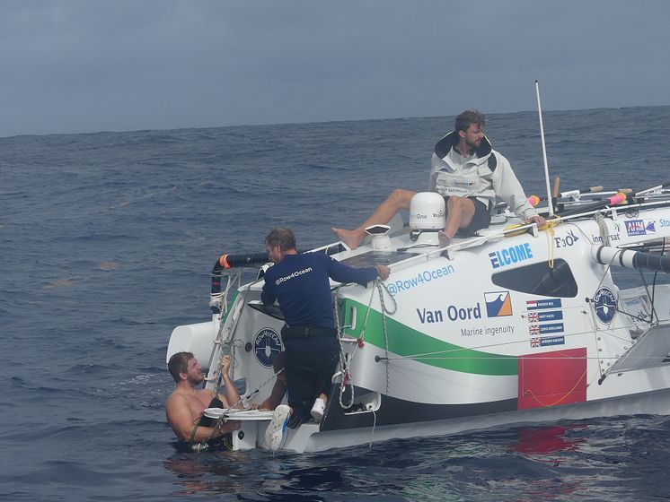Hi-res image - Inmarsat - The Row4Ocean crew carry out repairs to their rudder during the Atlantic crossing attempt
