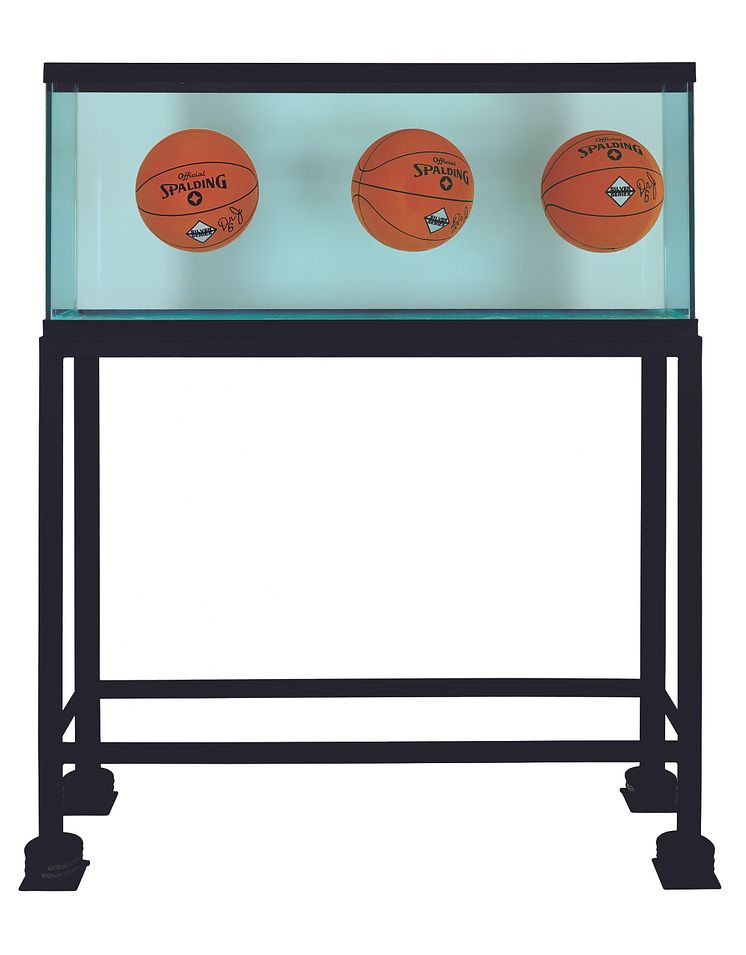 Jeff Koons, Three Ball Total Equilibrium Tank (Dr. J. Silver Series), 1985. Astrup Fearnley Collection. © Jeff Koons.