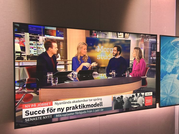 Morgonstudion SVT 2018-02-01 Swedaviamedarbetaren Issam Keseby och Alexandra Ridderstad från Jobbsprånget. Foto Hans Uhrus