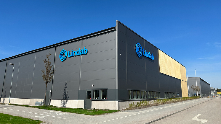 Lindabs nya proffsbutik i Uppsala innehåller även lokal produktion och lager.
