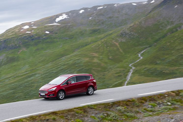 Endelig er nye S-MAX på plass i Norge - nå også med AWD