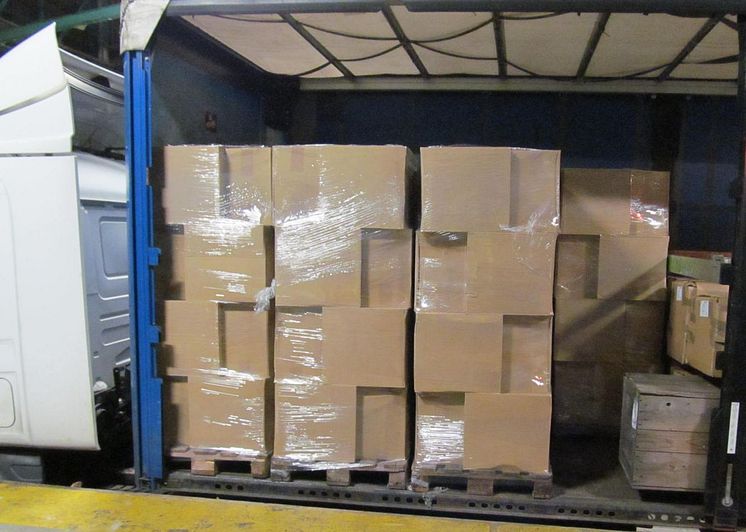 SE 07.17 Boxes containing smuggled cigarettes