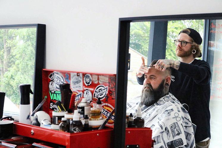 Neil Tomlinson (UK) domare i Swedish Barber Expo Barber Battle 2017