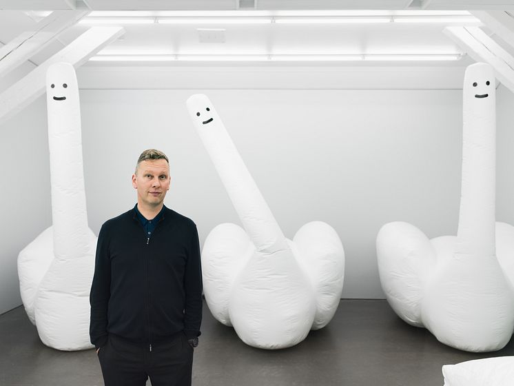 David Shrigley - Exhibition of giant inflatable swan-things 3