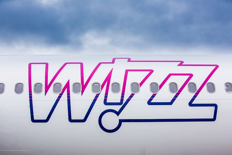 wizz-air-a321 LogoOnplane.jpg