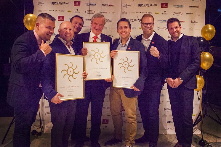 Björn Kjos tillsammans med kommersiell direktör Thomas Ramdahl, försäljningsdirektör Lars Sande och andra Norwegian-medarbetare vid Grand Travel Awards i Oslo.  
