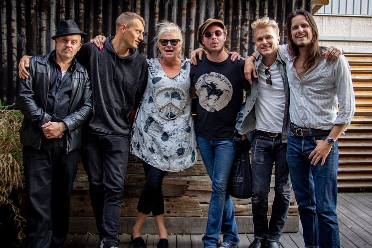 ANNIKA ANDERSSON & THE BOILING BLUES BAND