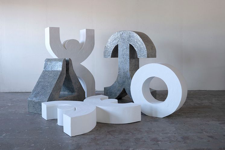 Maria Jacobson, En och en annan, MDF skulpturer, 2023. 