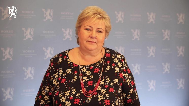 Statsminister Erna Solberg tok oppfordringen fra barn på strak arm