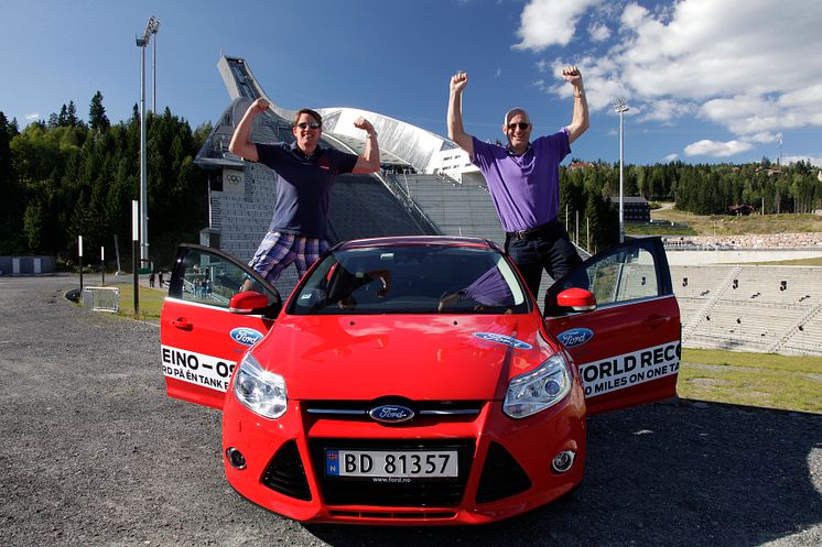 Knut Wilthil og Henrik Borchgrevink satte verdensrekord i økonomikjøring med Ford Focus med den prisbelønte 1.0-liters EcoBoost-motor 