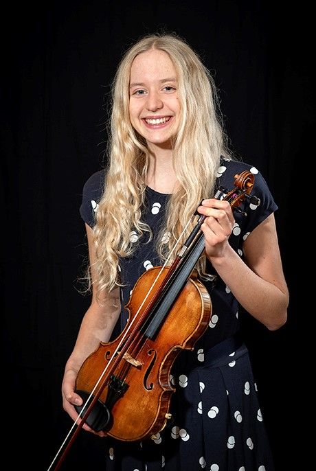 Nicole Biegniewska, violin.jpg