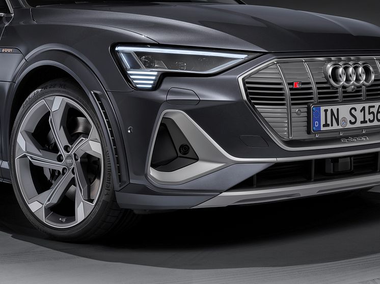 Audi e-tron S Sportback - digital matrix LED headlights