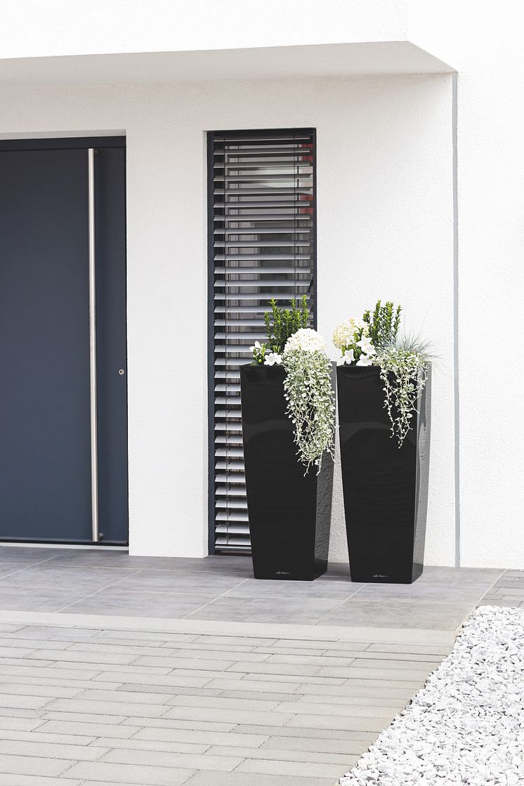 Eleganter Schwarz-Weiß-Look für den Outdoor-Bereich
