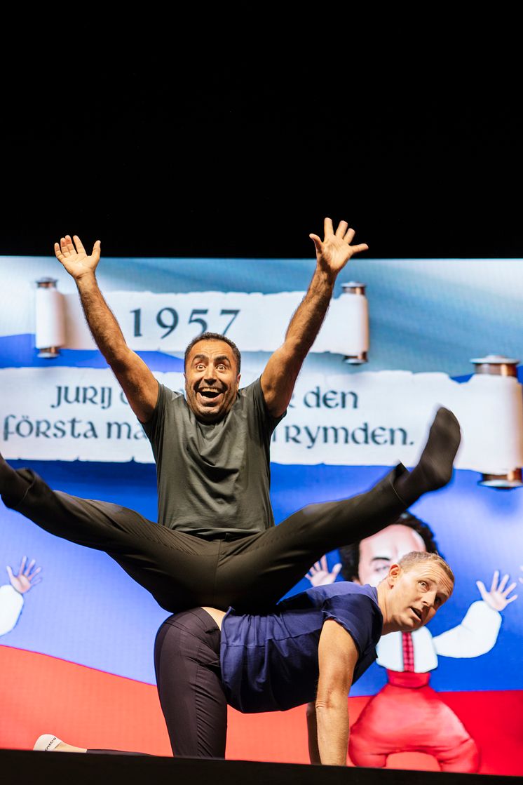 Pressbild Özz Nûjen & Måns Möller - ur föreställningen