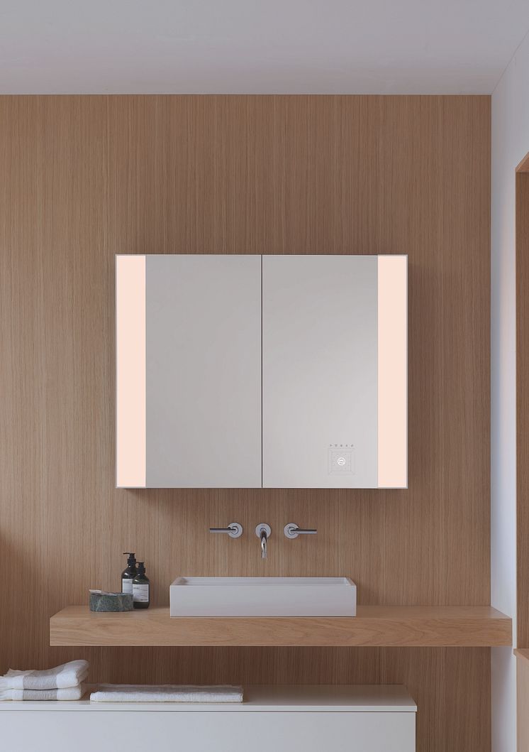 RL40 Room Light-Spiegelschränke von burgbad bringen eine neue Beleuchtungsqualität ins Bad