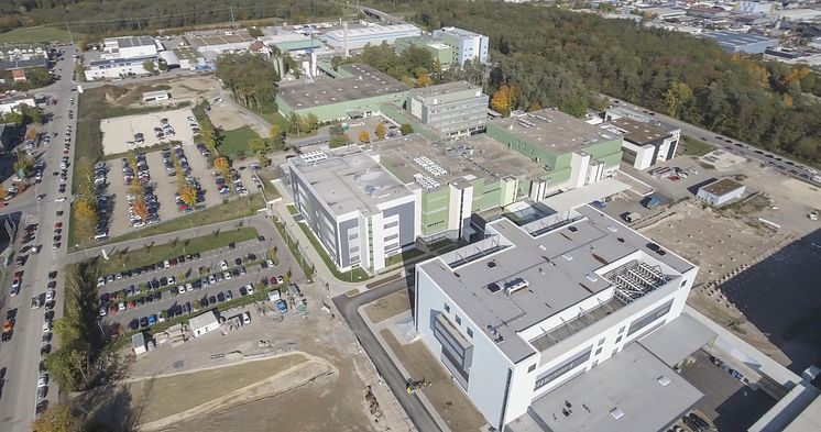 Der Neubau der Impfstoffproduktion von Takeda in Singen (vorne)