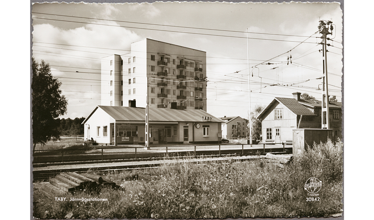 Vykort med Täby station, 1960.