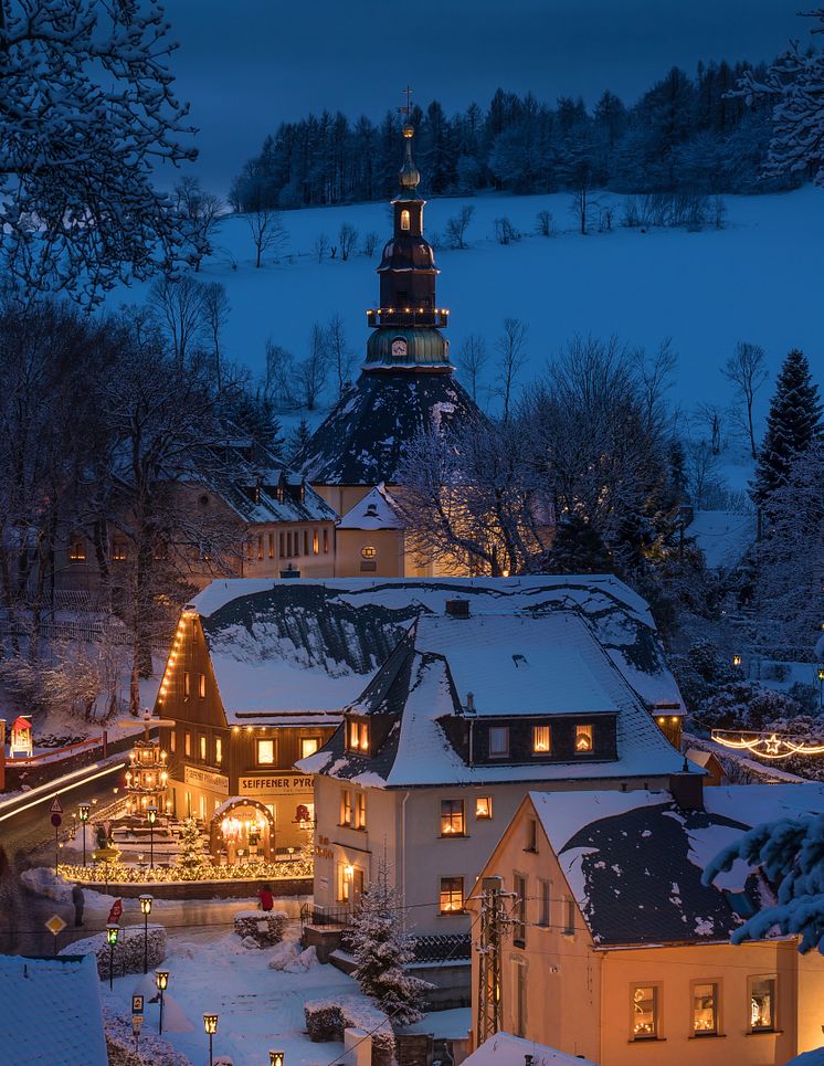 Weihnacht Seiffen Kirche_Foto TVE_Uwe Meinhold.jpg