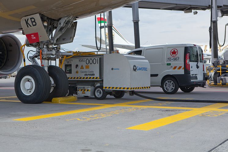 A Cavotec caddy services an aircraft at Frankfurt Airport