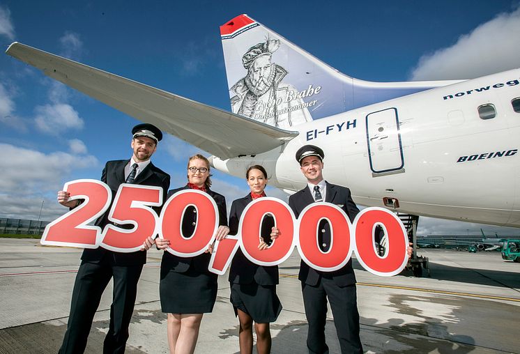 Norwegian Dublin base crew members mark 250,000 passenger milestone