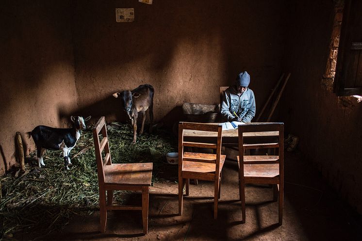 Spès Nihangaza. Barn med hiv får stöd av barnrättshjälte i Burundi 