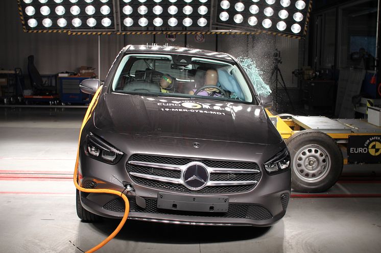 Mercedes-Benz B-Class Side crash test June 2019