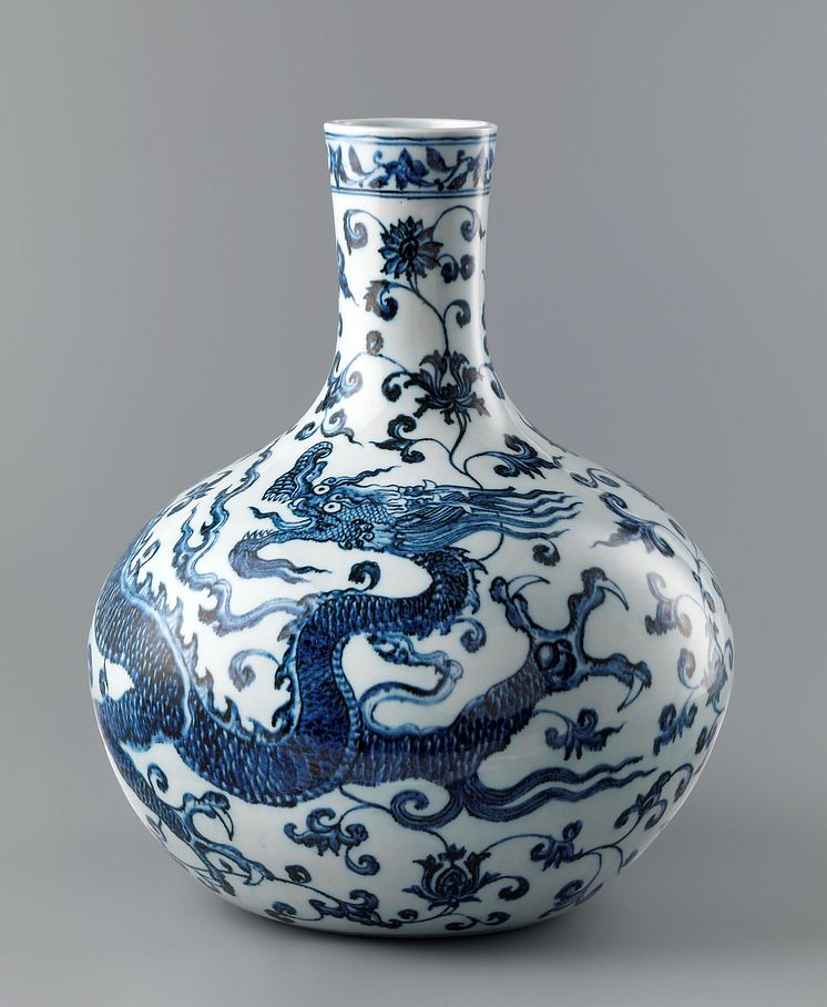 Dragon vase, Ming dynasty (1403–1424). Photo National MuseumFrode Larsen
