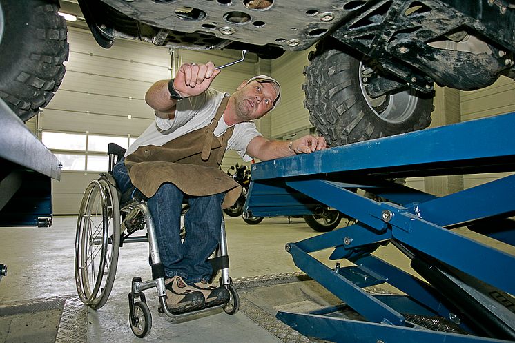 Autowerkstatt Rollstuhl