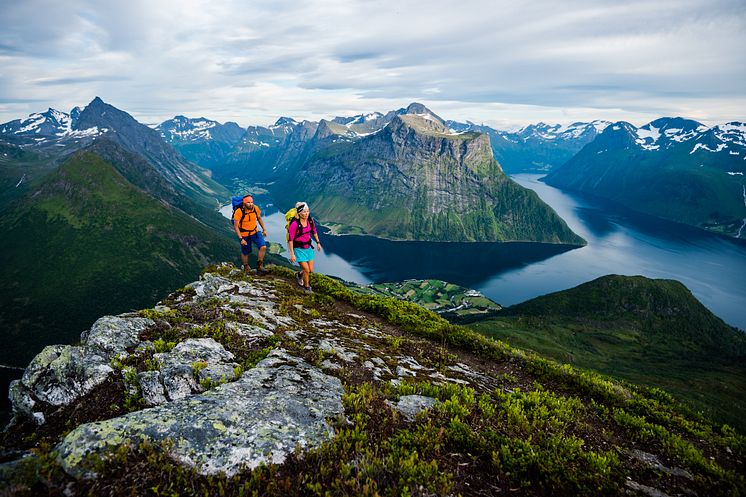 Trail running and hiking  Hjørundfjorden-Mattias Fredriksson - VisitNorway.com (2).tif