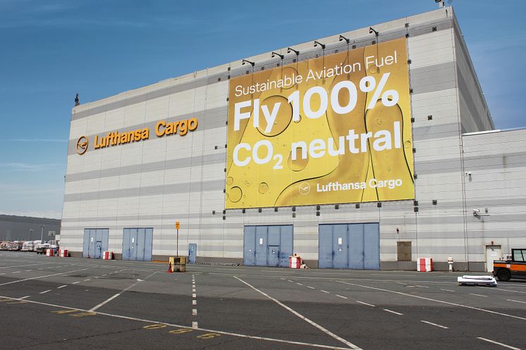 Lufthansa Cargo Fly 100% CO2 neutral